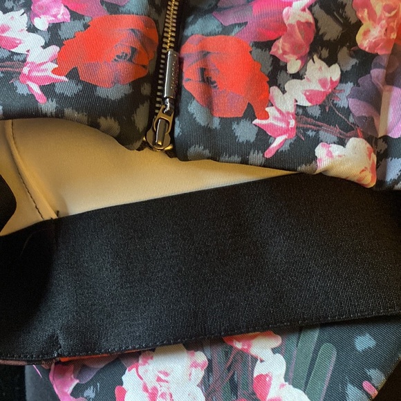 Guess Printed Pencil Skirt - Picture 4 of 4